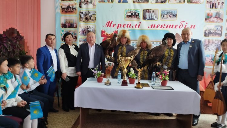 "Жомарт түлек" жобасы аясында Танымал түлектермен кездесу мақсатында «Ата мұрасы-балаға мирас» атты кездесу кеші