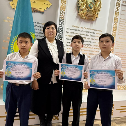 "Біз сыбайлас жемқорлыққа қарсымыз" атты ұранымен ауған соғысының ардагерлерінің құрметіне орай ойтал ауылының жасөспірімдері арасында асық ату жарысы бойынша