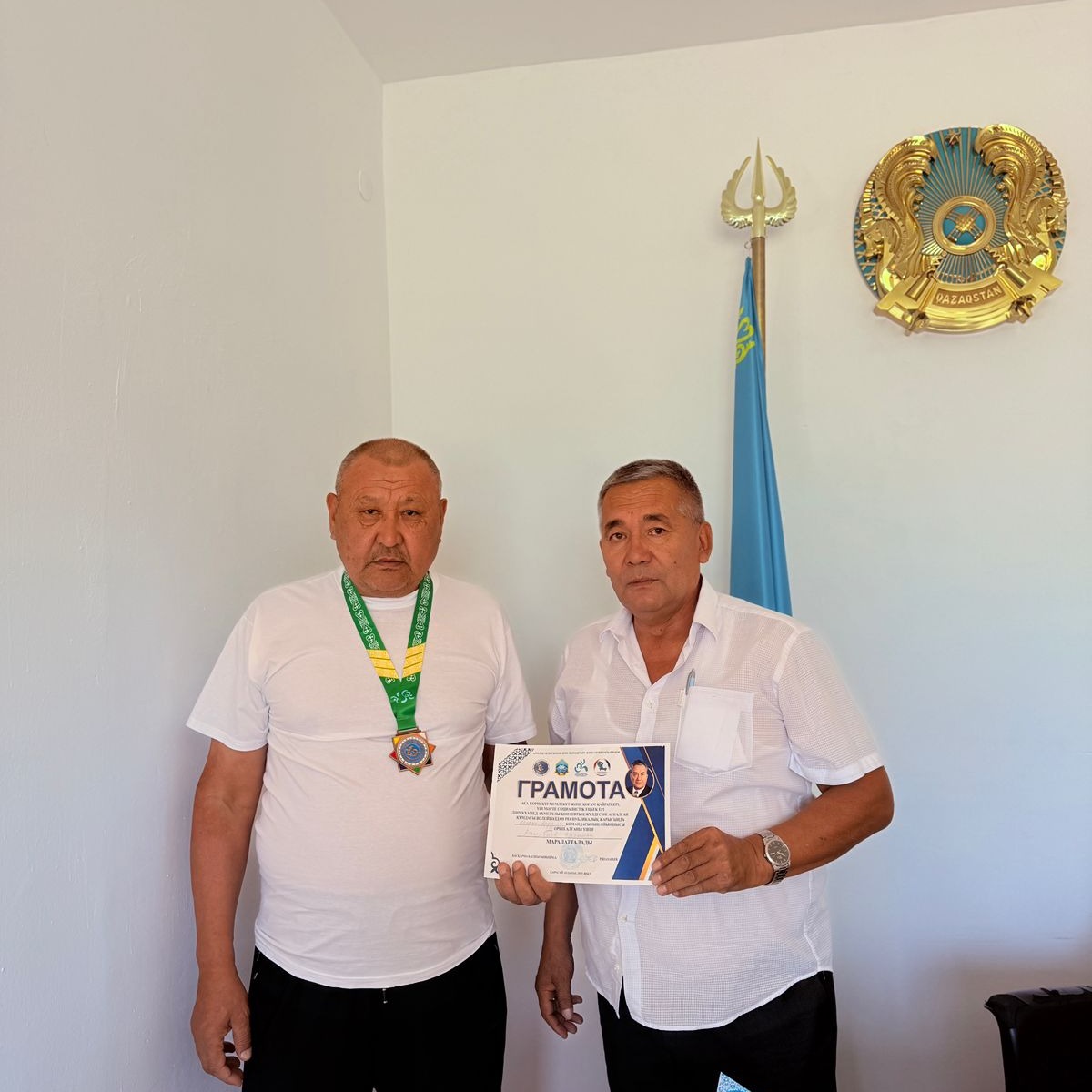Дінмұхамед Ахметұлы Қонаевтың жүлдесіне арналған құмдағы волейболдан республикалық жарысында "Меркі ардагер" командасының ойыншысы ІІІ орын алғаны үшін Ахилбаев Ерсаин марапатталады!