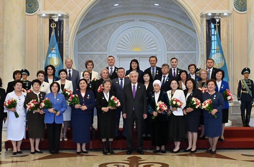 Президент алдағы Ұстаздар күнімен құттықтады
