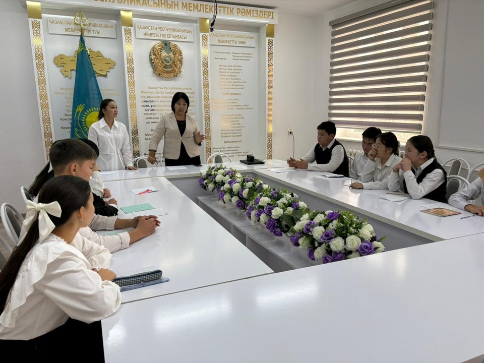 11 сынып білім алушыларынан қорытынды атестаттауға дайындық барысы бойынша математика пәнінен (жазбаша) әкімшілік бақылау жұмысы алынды.