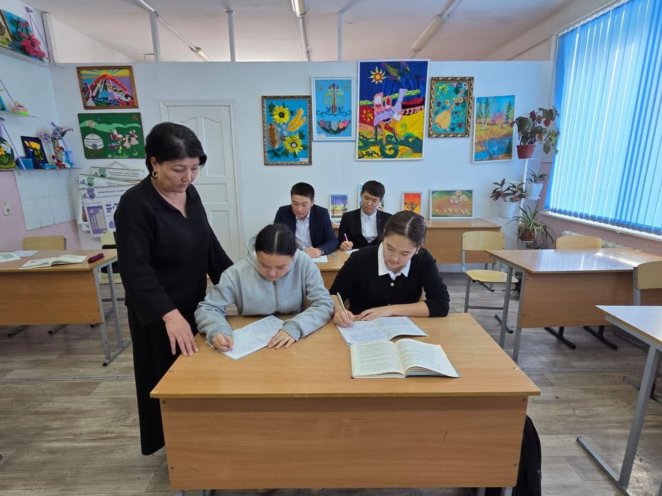 9 сынып білім алушыларынан қорытынды атестаттауға дайындық барысы бойынша орыс тілі мен әдебиеті пәнінен (тест) әкімшілік бақылау жұмысы алынды.